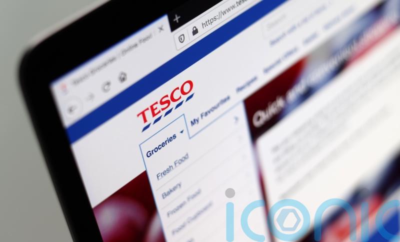 Tesco customers hit by online shopping glitch