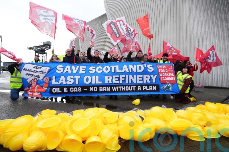 Grangemouth protesters lay 400 hard hats outside Scottish Labour conference