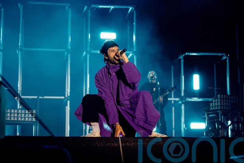 Noel Fielding jokes about doing shots with Prue Leith on stage at Kasabian gig