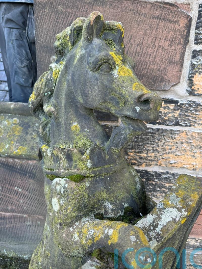 Unicorn sculptures on Royal Mile to have missing horns restored
