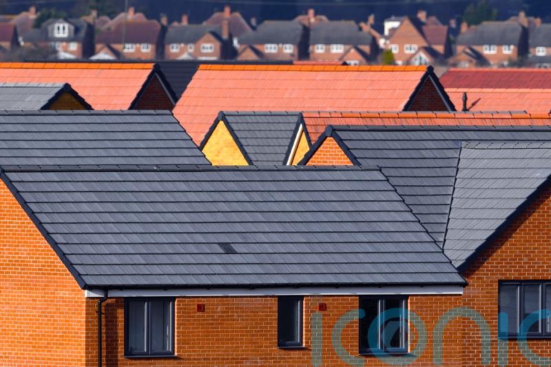 No plans to cap service charges for leaseholders, housing minister tells MPs