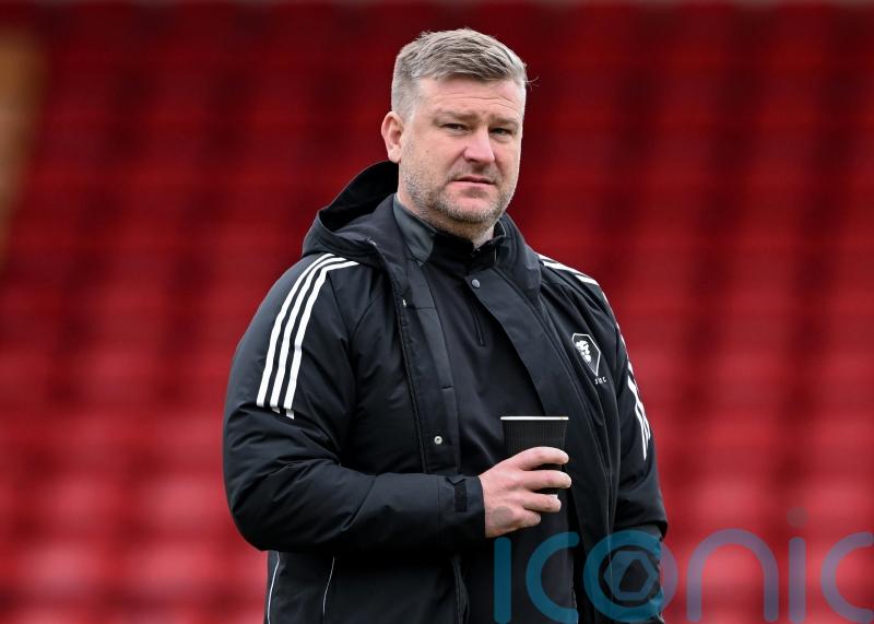Karl Robinson wants big push from Salford in bid for play-off spot