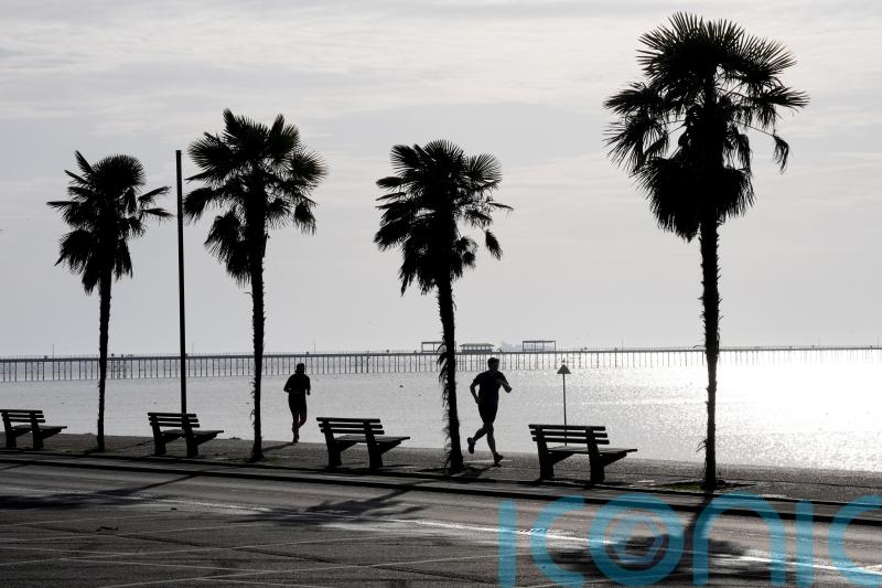 Spring weekend weather to make UK warmer than European holiday destinations