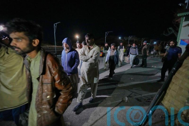 Pakistan PM to meet survivors and commandos who ended insurgent train siege