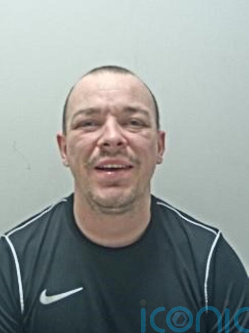 Man escapes from prison van on motorway on the way to court