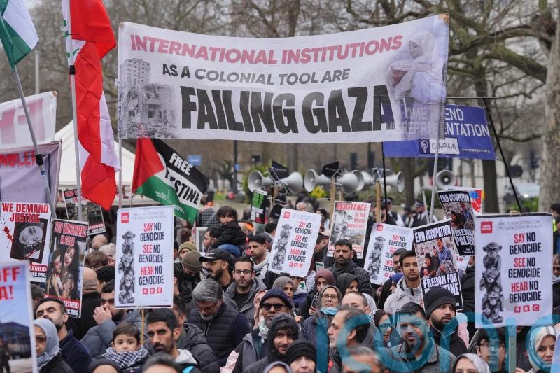 Hundreds march through central London to express solidarity with Palestine