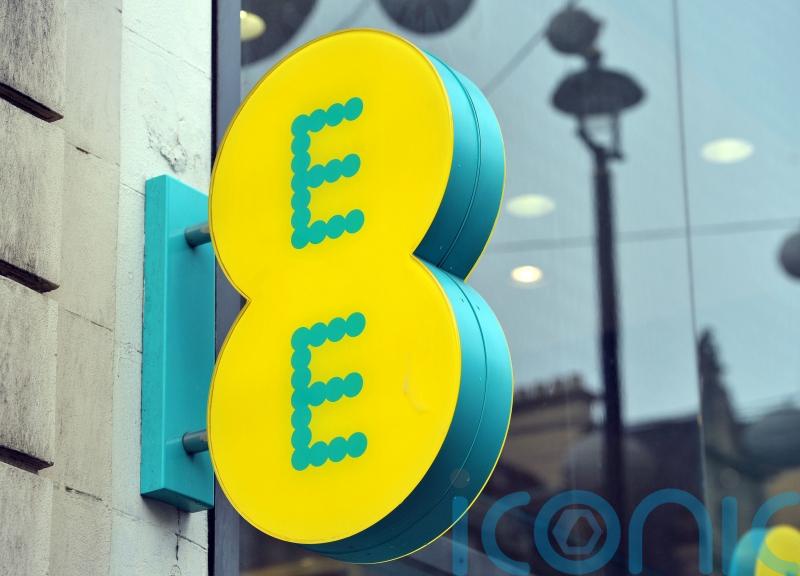 EE working to fix service issues as users report losing phone signal