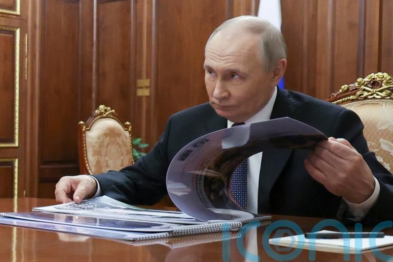Starmer and Trump agree need to ‘keep up collective pressure on Putin’