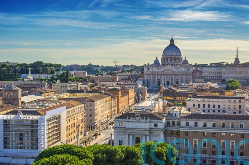 Tourist dies after gas explosion in Rome
