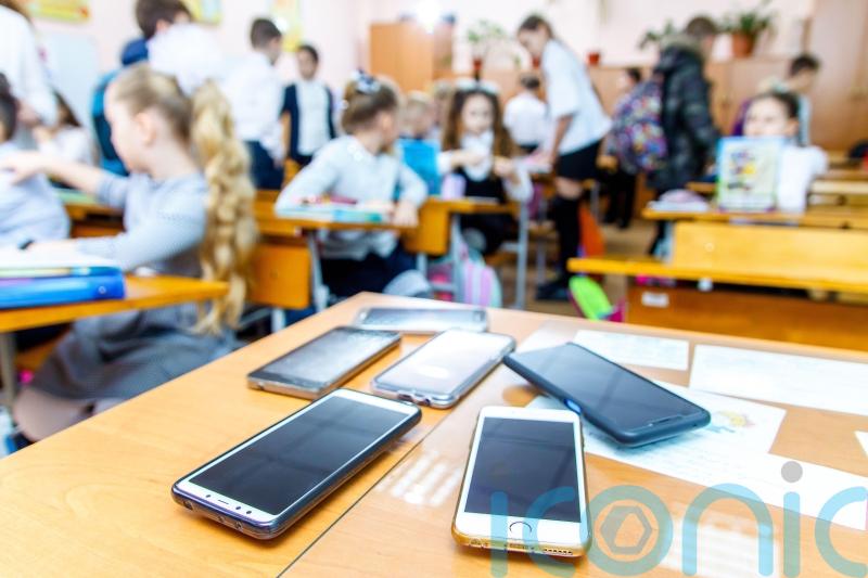 Fact check: How many schools ban mobile phones?