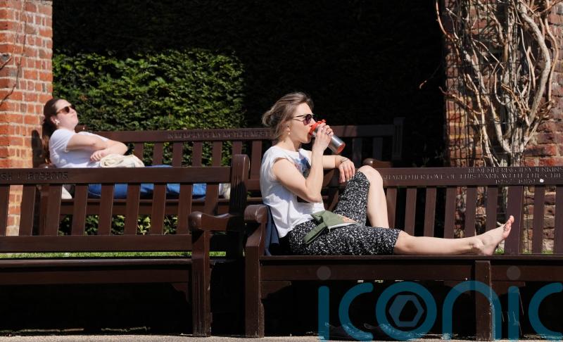Warm, dry weather set to stay for whole of next week across UK