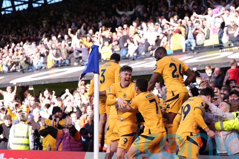 Wolves come from behind to inflict a damaging defeat on Ipswich