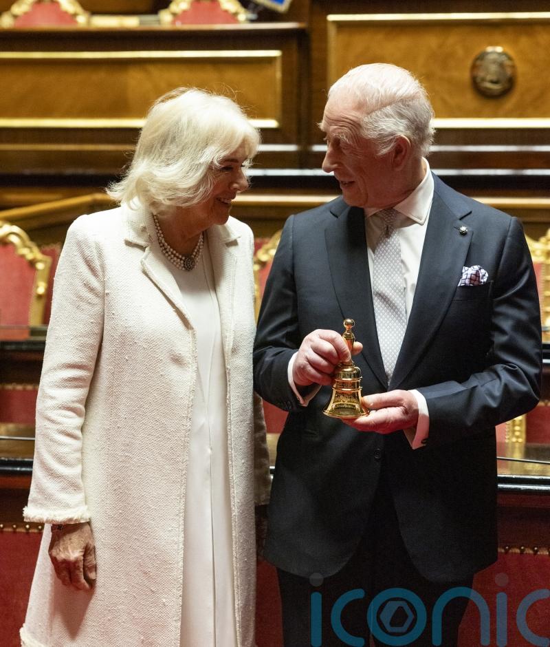 King and Queen to mark meeting with Pope with official picture