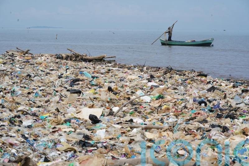 Less than 10% of plastic produced globally comes from recycled materials – study