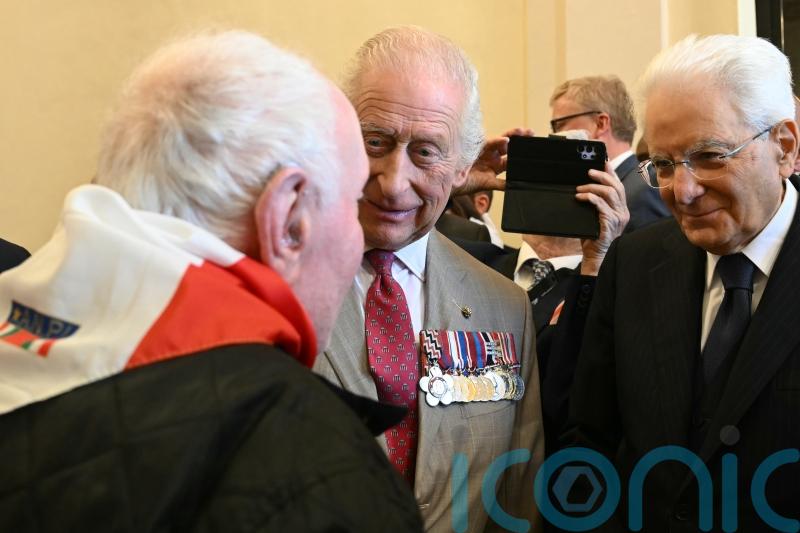King jokes with veteran partisan who fought to liberate Italy