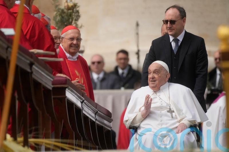 Convalescing Pope wishes faithful well in Palm Sunday appearance