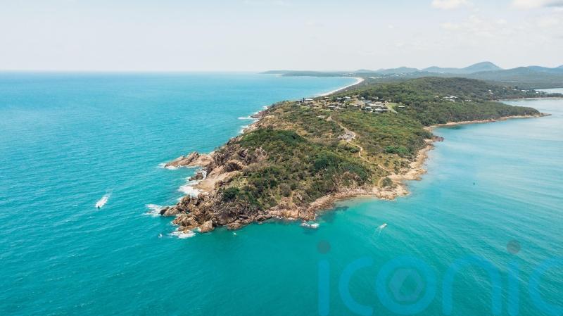Two British tourists drown while swimming at beach near Great Barrier Reef