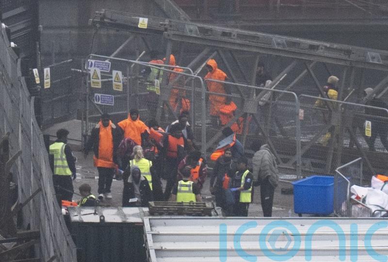 Government ‘in talks on migrant removals agreement with France’