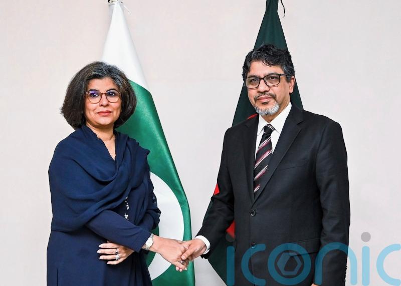 Bangladesh and Pakistan resume talks after 15 years