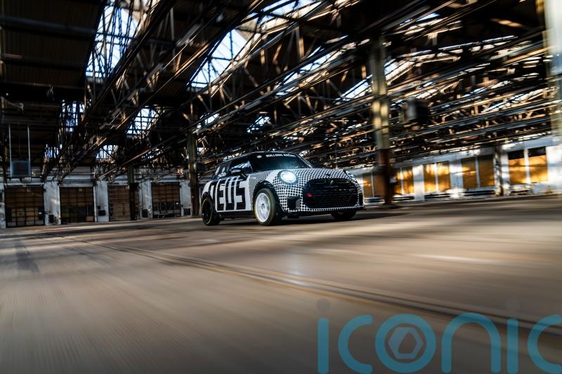 Mini returns to the Nurburgring with Deus-liveried racer