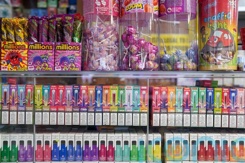 Peer ‘stocking up’ on disposable vapes before summer ban
