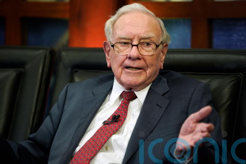 Warren Buffett shocks shareholders by announcing his intention to retire