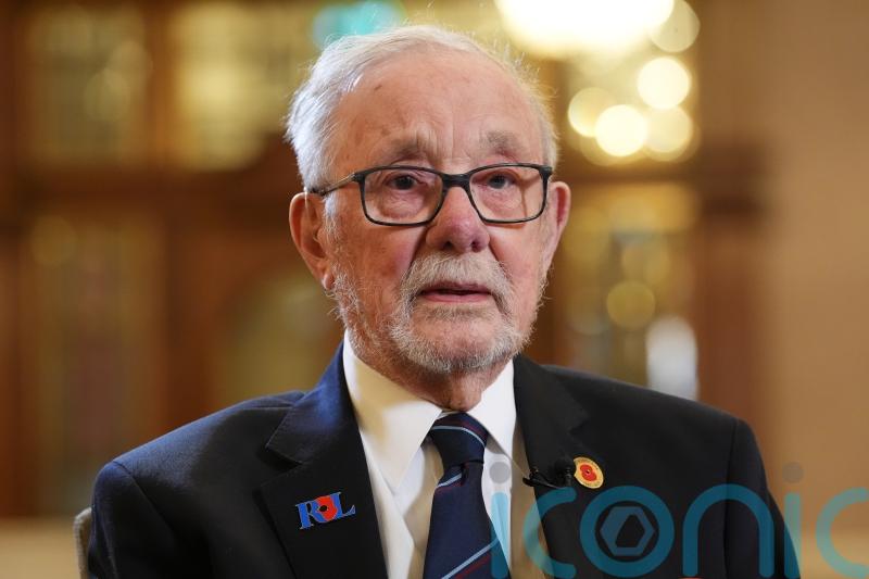 VE Day veteran recalls bumping into his father during Normandy invasion