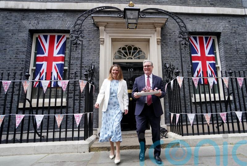 Keir Starmer serves tea and cakes at VE Day party in Downing Street