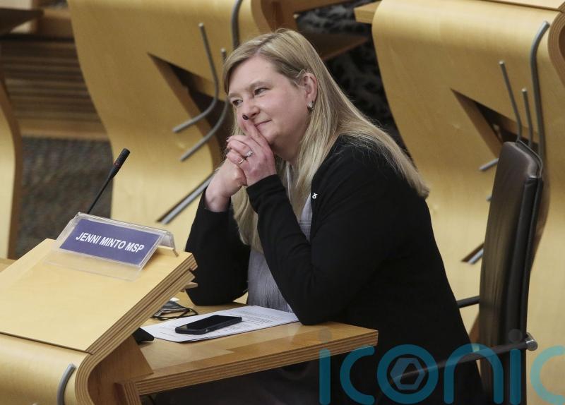 Snus-style pouches will be included in ‘smokefree generation’ law, says minister