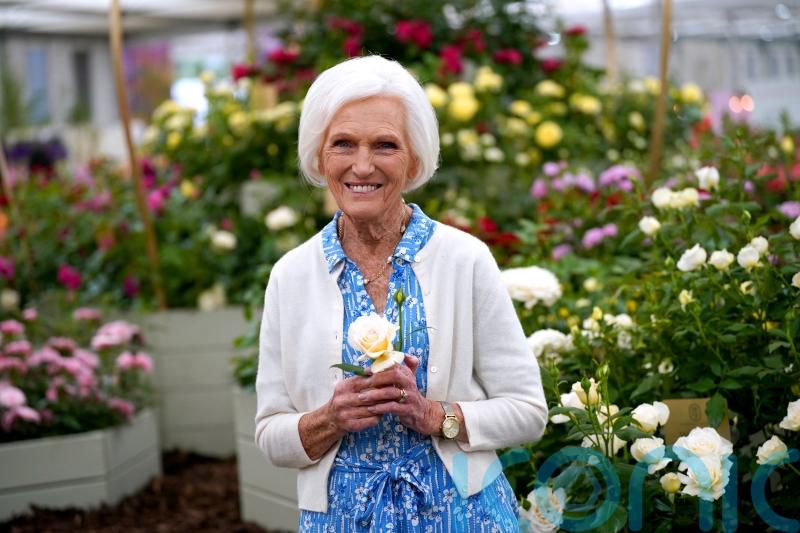 Mary Berry says first Victoria sponge she had was made by her mother on VE Day