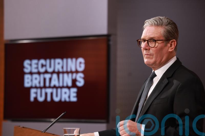 PM risks &lsquo;legitimising far-right violence&rsquo; with &lsquo;island of strangers&rsquo; claim &ndash; MP