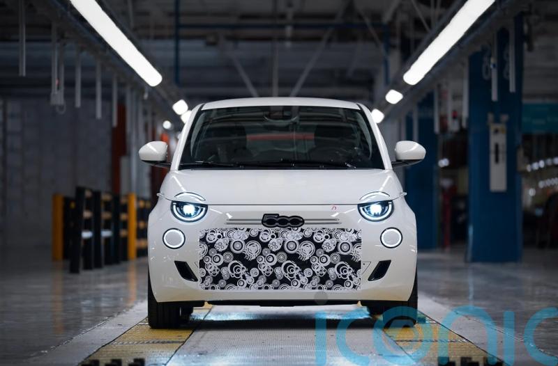 New Fiat 500 Hybrid spotted with manual gearbox