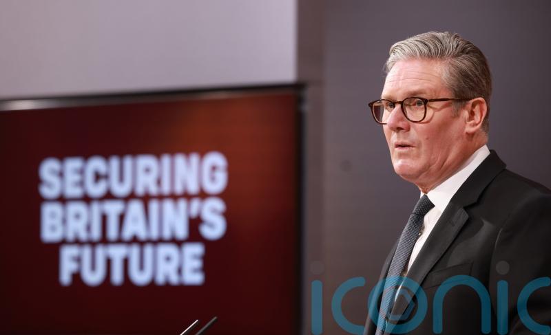 Minister defends PM&rsquo;s &lsquo;island of strangers&rsquo; claim amid Labour backlash