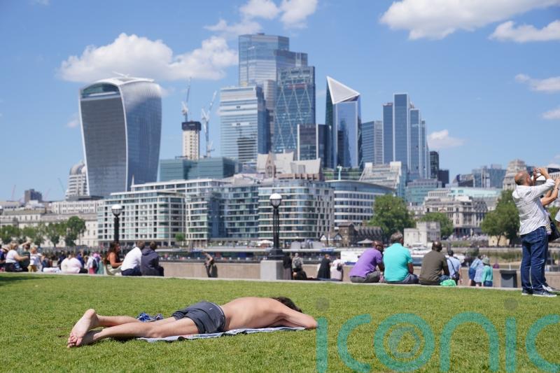 London stock close lower as miners hit by slumping gold price