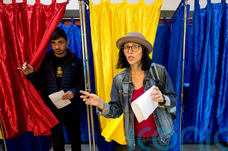Polls close in crucial presidential run-off election in Romania