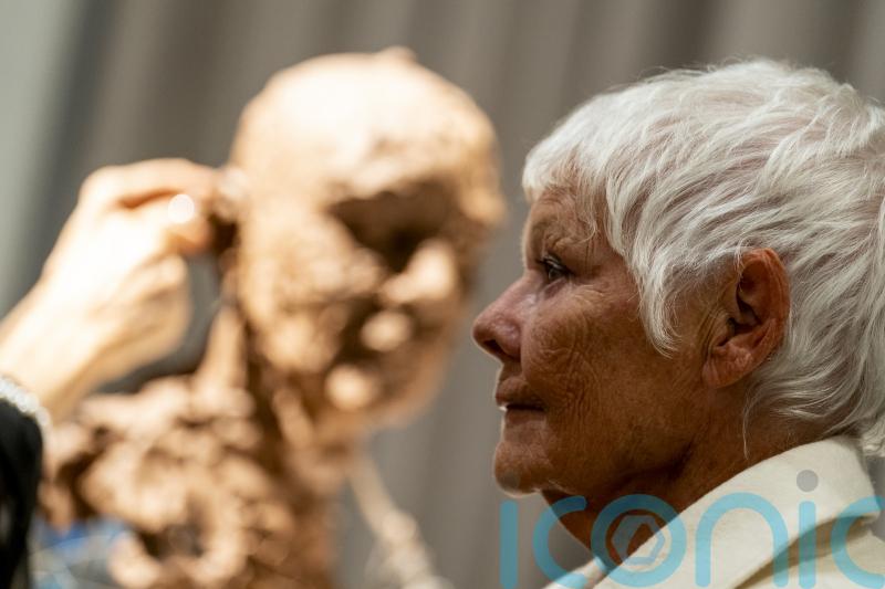 Sculptor produces bust of Dame Judi Dench in front of audience for charity