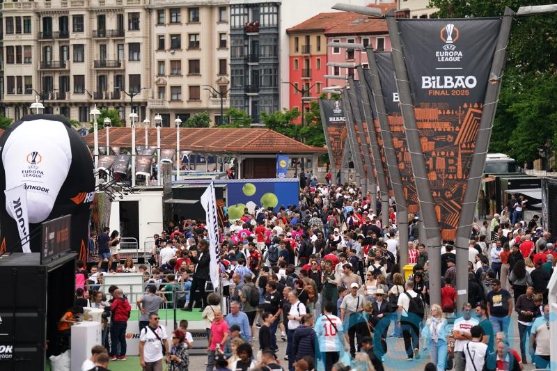 Tottenham and Manchester United fans clash ahead of Europa League final