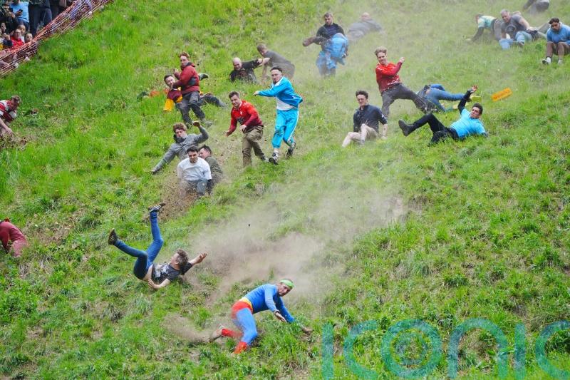Gloucestershire cheese rolling race won again by German YouTuber Tom Kopke