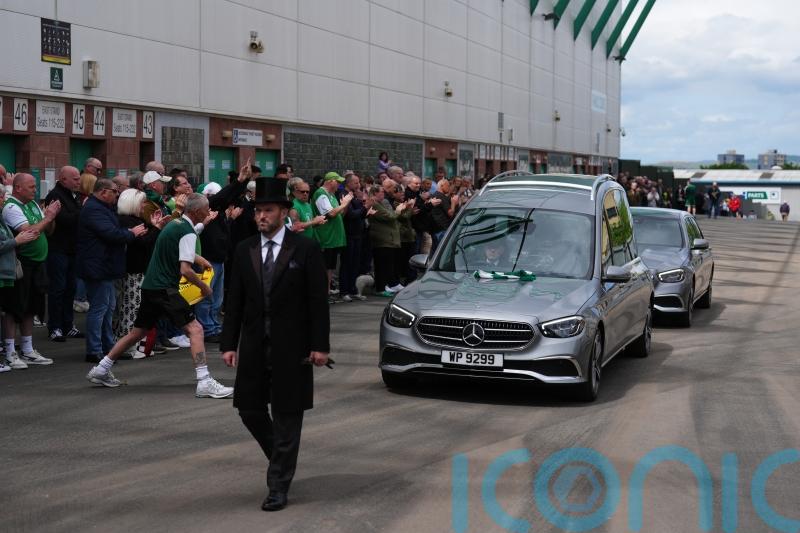 Fans applaud as Sir Tom Farmer’s hearse passes Easter Road
