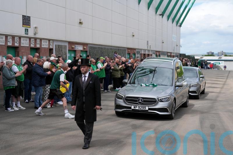 Fans applaud as Sir Tom Farmer’s hearse passes Easter Road