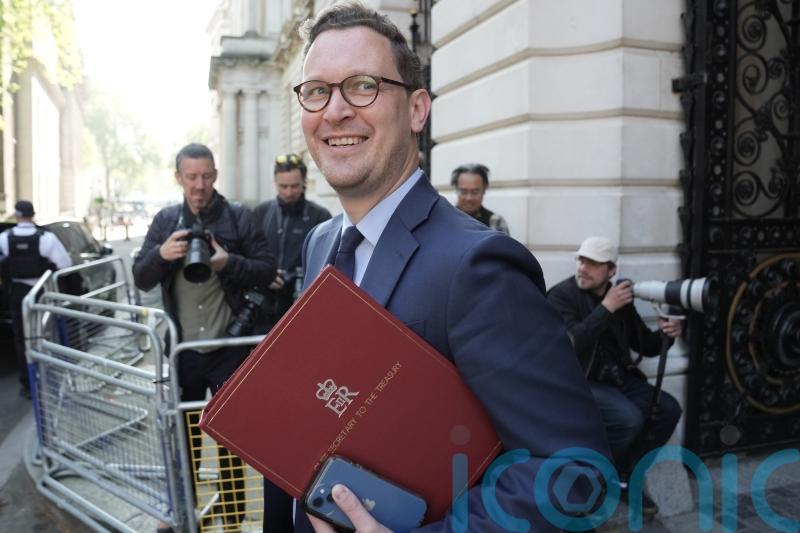 Millionaires should not get subsidy for energy bills, says Treasury minister