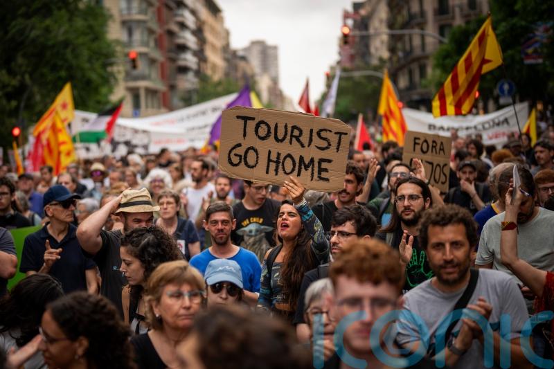 Spanish government says housing market not ‘free for all’ after Airbnb crackdown