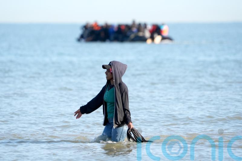 Tear gas deployed against migrants in Calais
