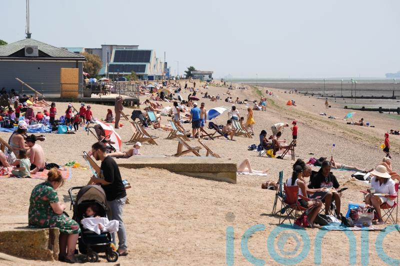 UK records warmest day of year so far as temperature hits 32.2C
