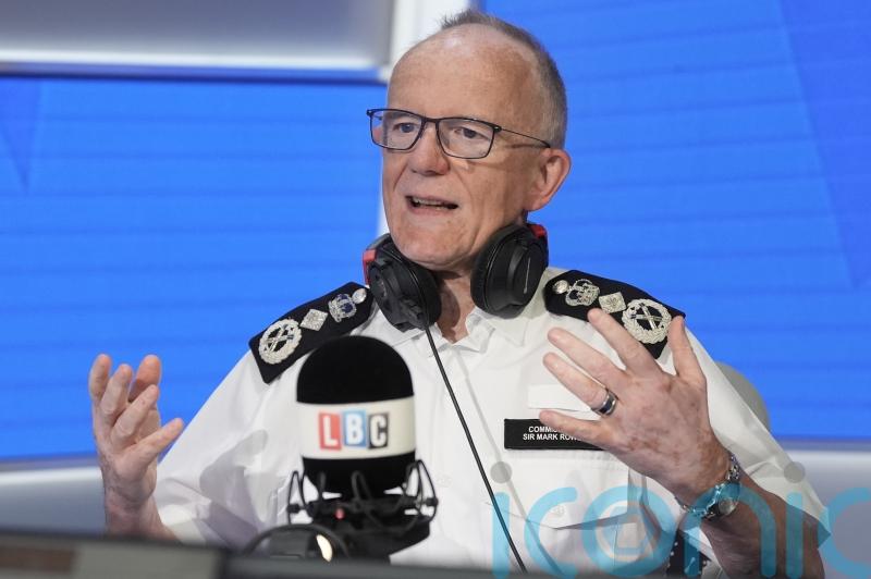 Met chief apologises to broadcaster Selina Scott amid her fury after mugging