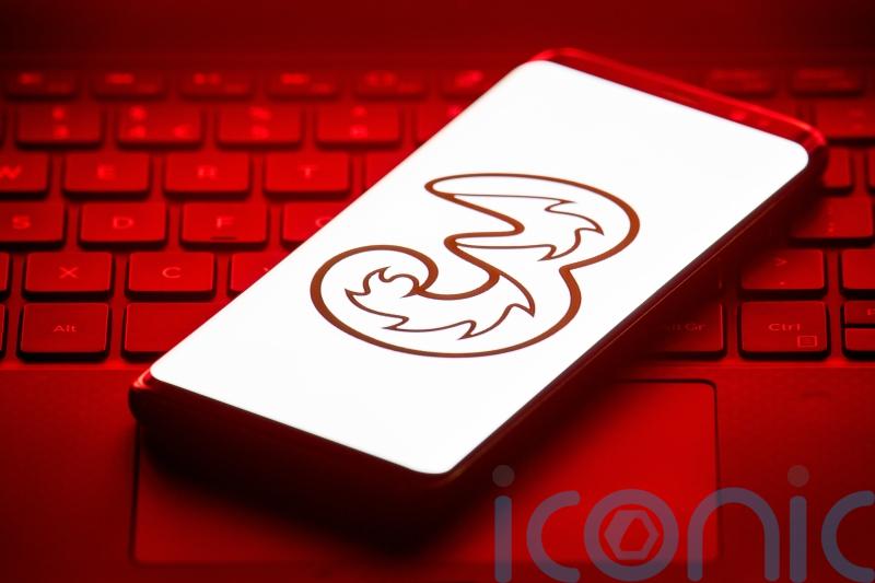 Calls hit by Three mobile phone network outage