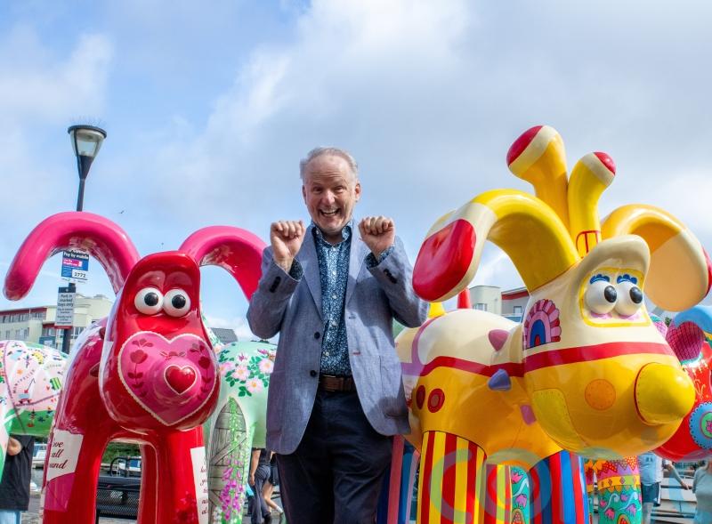 Steam train brings Wallace & Gromit sculptures to Bristol for summer arts trail