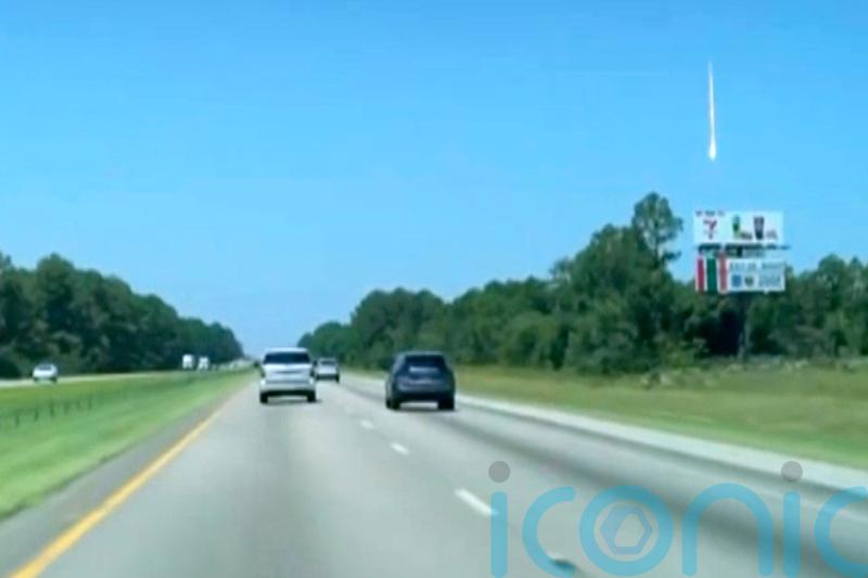 Bright object seen streaking through the sky in several US states