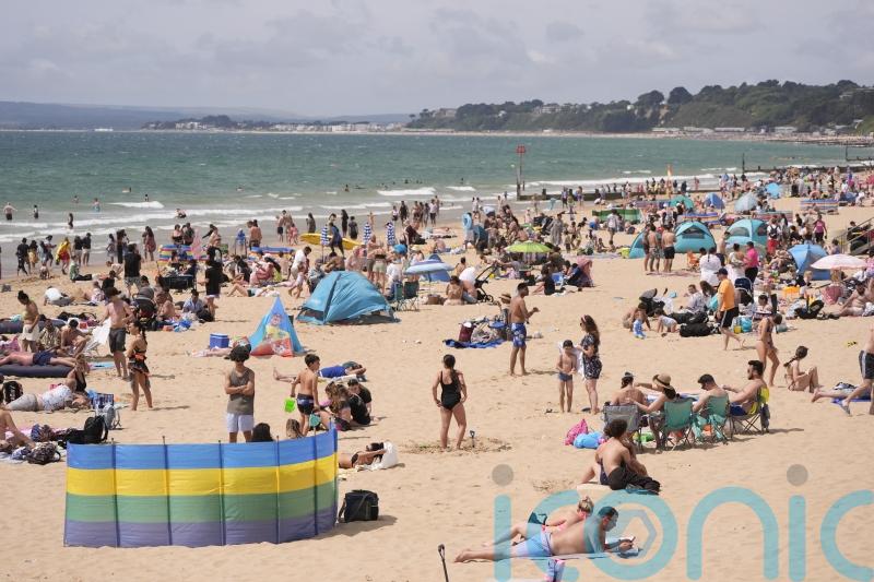 Forecasters predict heatwave for parts of UK with temperatures to hit 30C