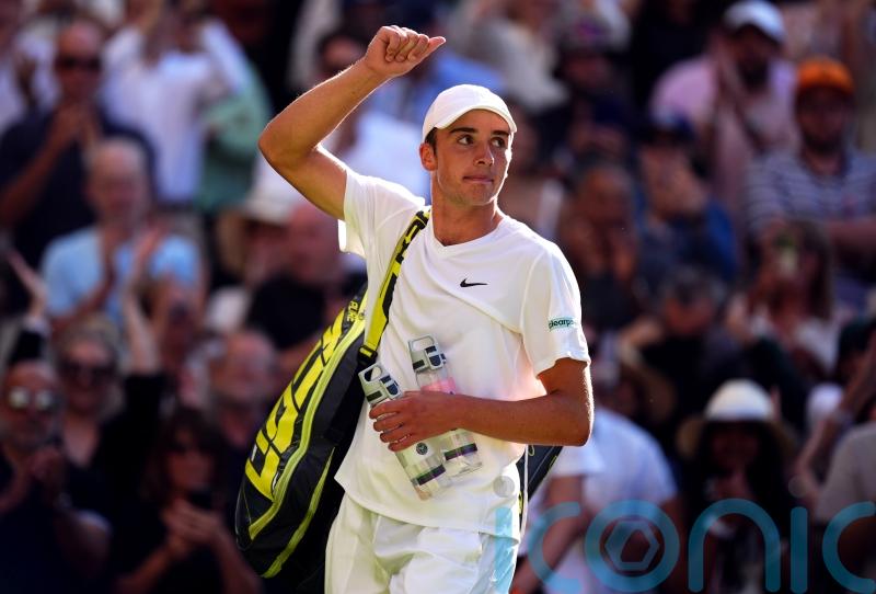 Oliver Tarvet wins Centre Court acclaim in entertaining loss to Carlos Alcaraz